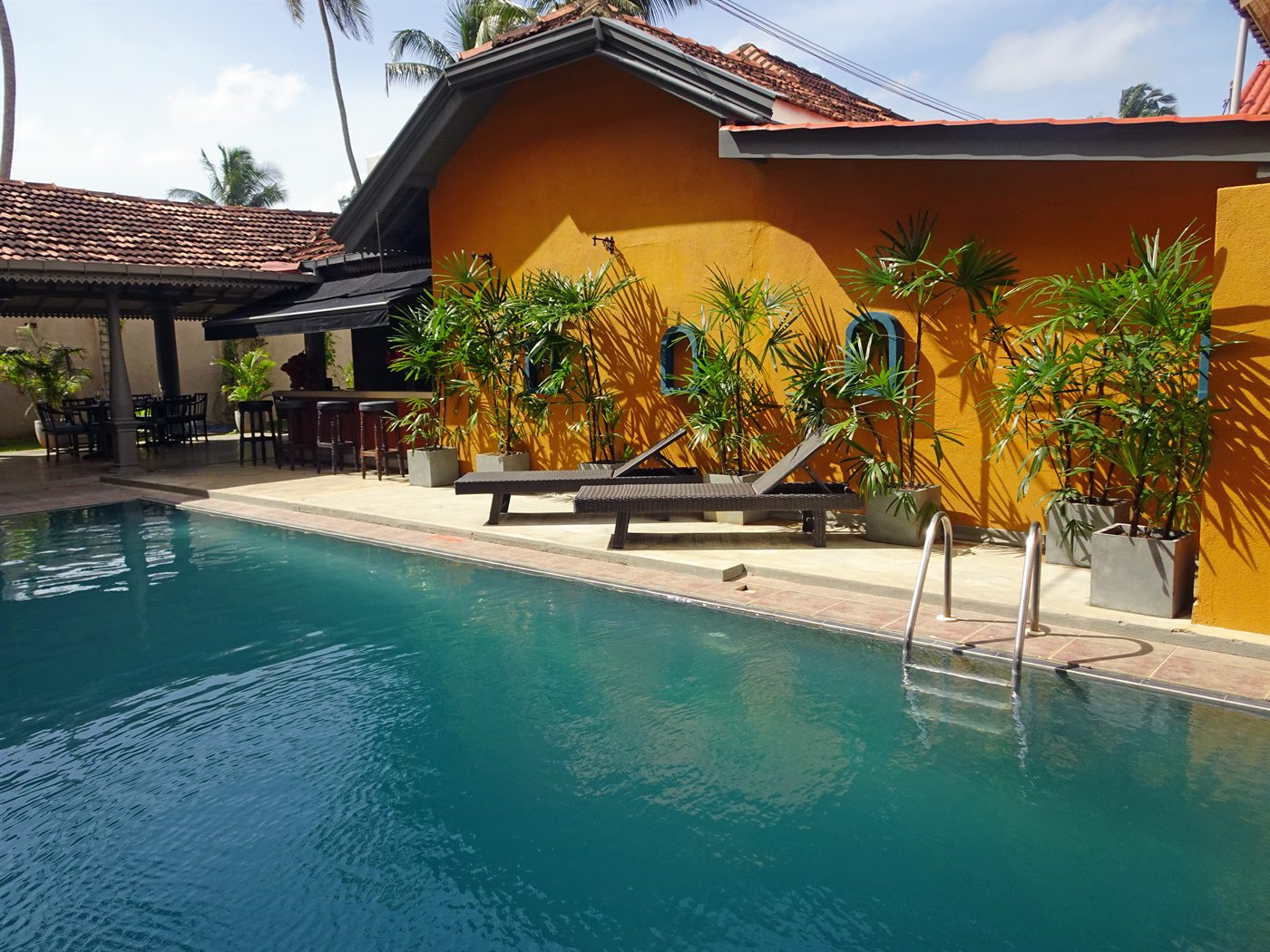 Poolside drinks and lounge