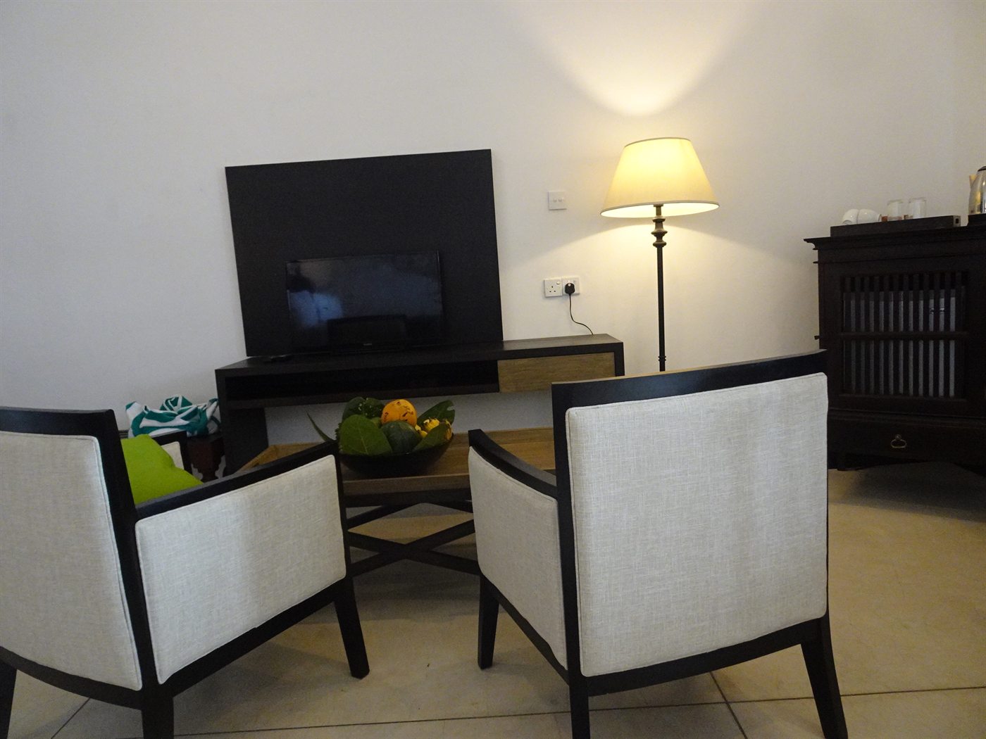 Deluxe room sitting area