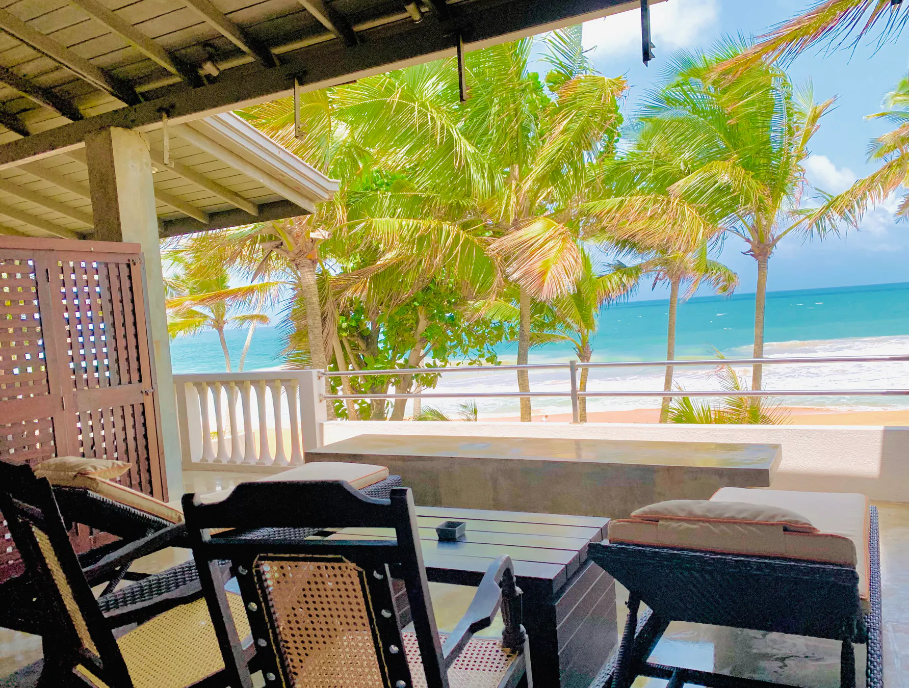 Penthouse Executive veranda overlooking the ocean